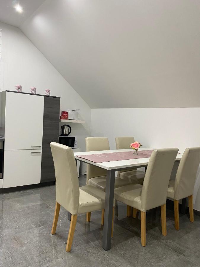 Apartma Azurre Postojna Buitenkant foto