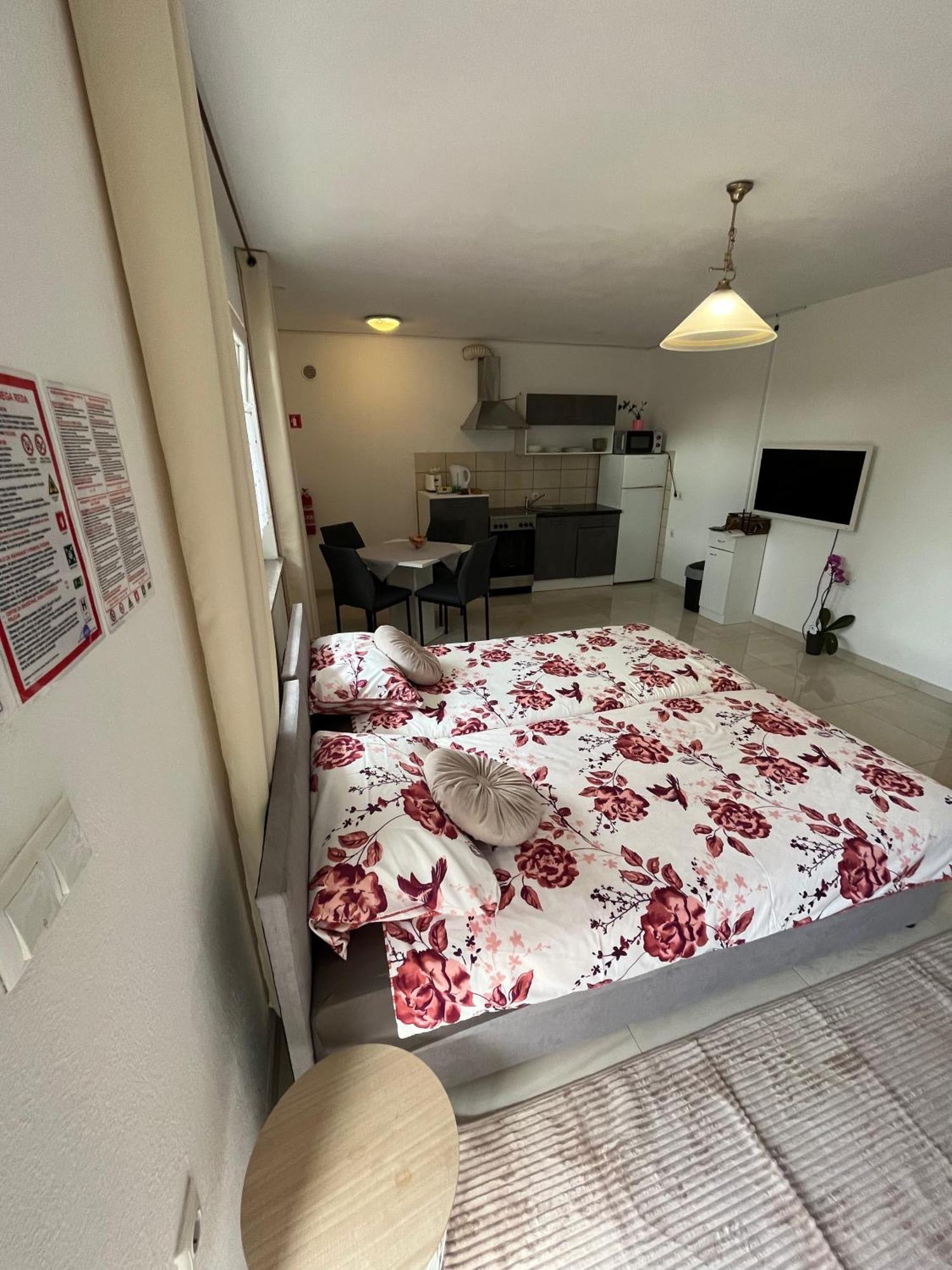 Apartma Azurre Postojna Buitenkant foto